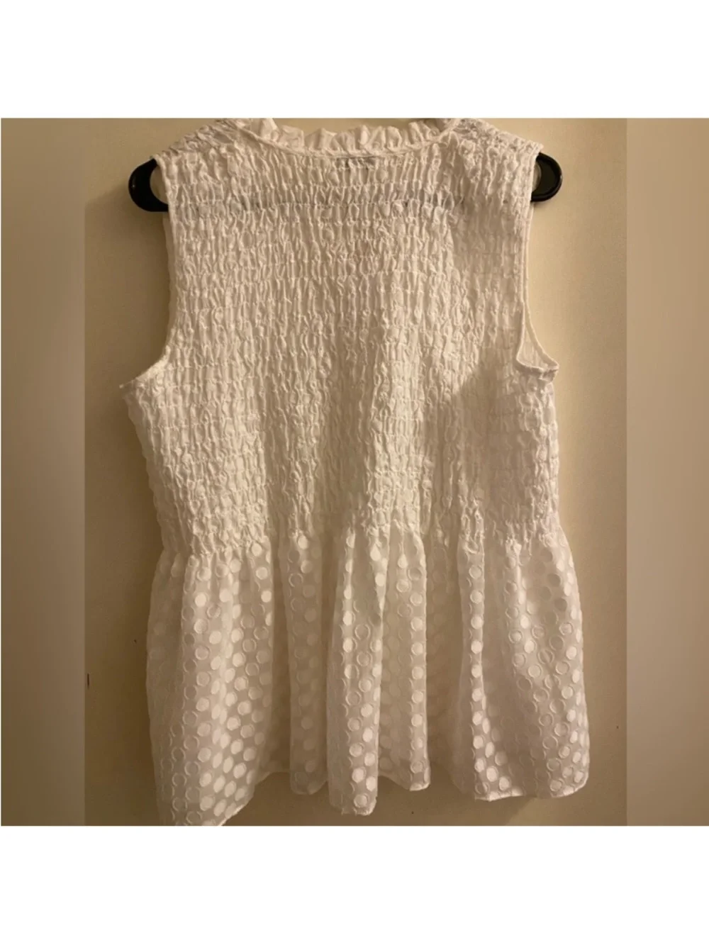 White Sleeveless Dot Top- Sz Large - Picture 2 of 4